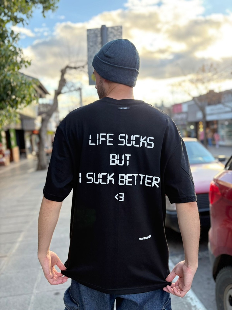 Remera Life Sucks